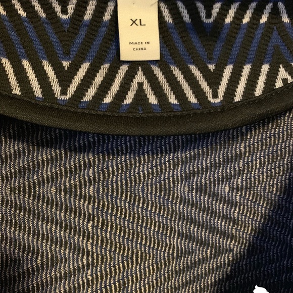 SOLD. Dana Buchman Tunic Blazer - Picture 4 of 7